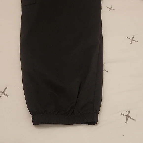 Halara Size Large Black Joggers With Cargo Pockets - Picture 5 of 10